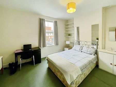 4 bedroom townhouse to rent - Photo 2