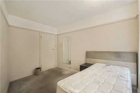 Queens Road, Weybridge, Surrey, KT13 9DL - Photo 4
