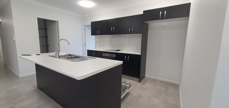 4 BEDROOM HOME IN ATHERTON - Photo 4