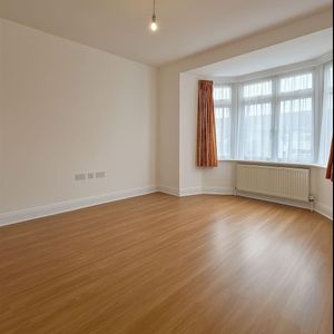 Room in a Shared House, Randall Avenue, NW2 - Photo 2