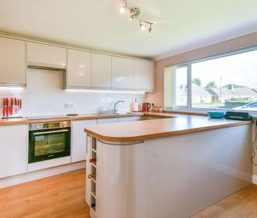3 bedroom semi-detached house to rent - Photo 2