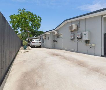 NEAT AS A PIN! CUTE COTTAGE IN BEACH LOCALE! - Photo 2