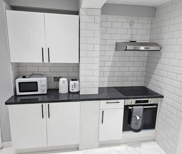 2 Bed Terraced House, Hanwell Street, L6 - Photo 6