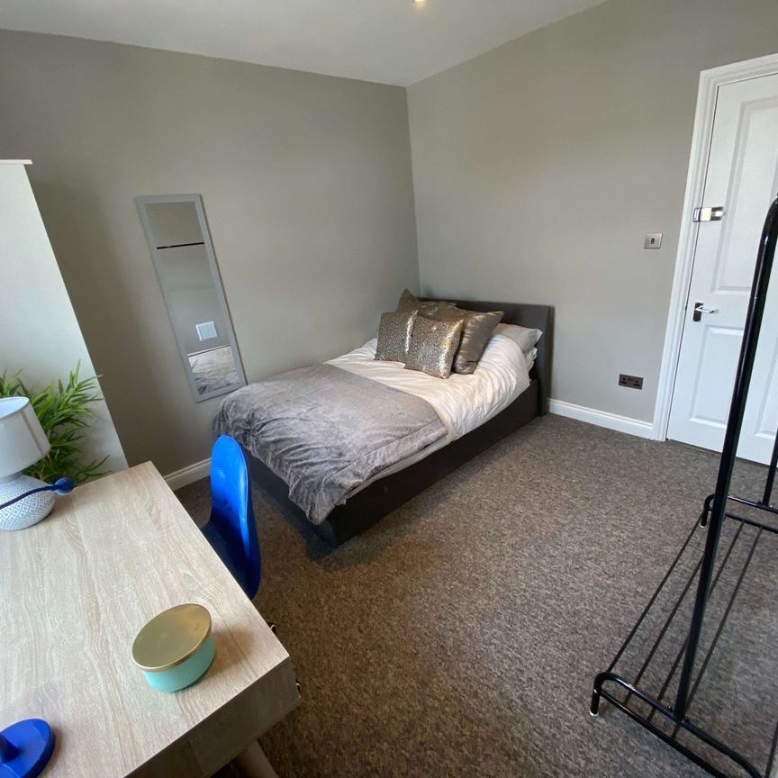 Joyful House Share in Brighton Room 5 - Photo 1