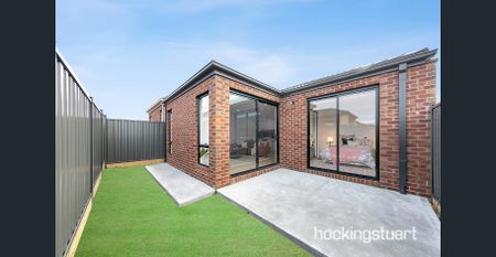 GREAT FAMILY HOME IN PRIME LOCATION - Photo 2