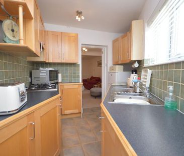 2 bedroom end of terrace house to rent - Photo 3
