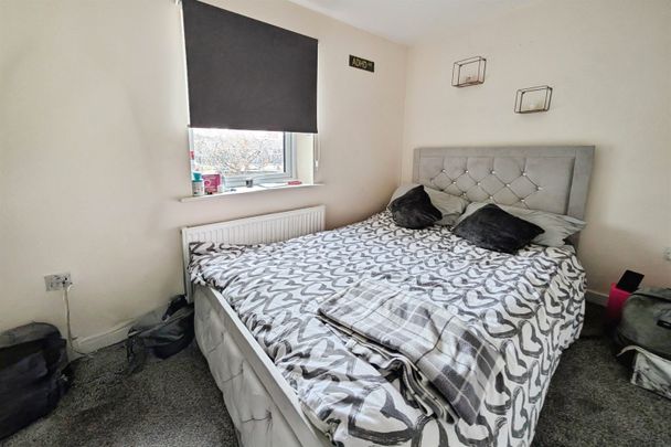 Howards Grove, SO15 - Photo 1