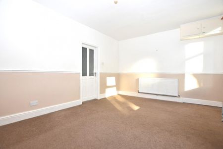 3 bedroom House To Let - Photo 2