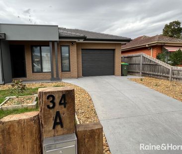 Modern 3 Bedroom 2 Bathroom Unit - Photo 2
