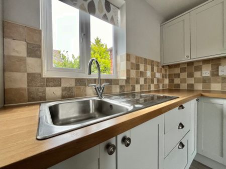 Westminster Avenue - Photo 2