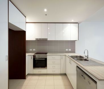 Spacious 1 Bedroom Unit in Central Location - Photo 5