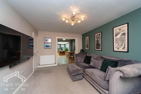 3 bedroom detached house to rent - Photo 5