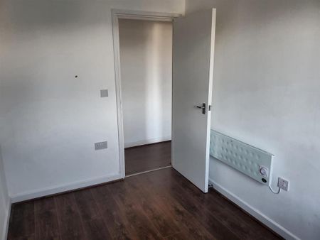 2 bedroom block of apartments to rent - Photo 4