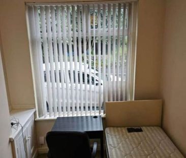 Room in a Shared House, Carnforth Street, M14 - Photo 2