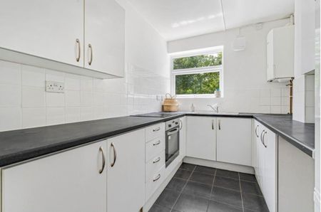 1 Bed Flat, Ian Court, SE23 - Photo 5