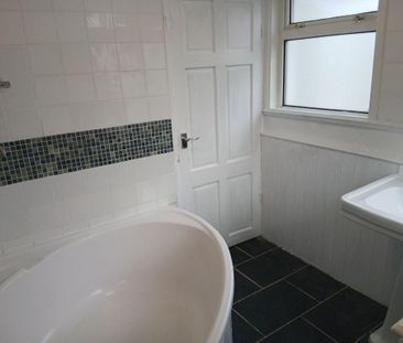 3 bedroom semi-detached house to rent - Photo 6