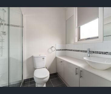 *** Near NEW - 3 Bdrm 2 Bath - FHS Zone - Modern Stylish Townhouse ... - Photo 5