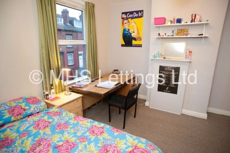 3 Bedroom Mid Terraced House for rent in Carberry Place - Photo 5