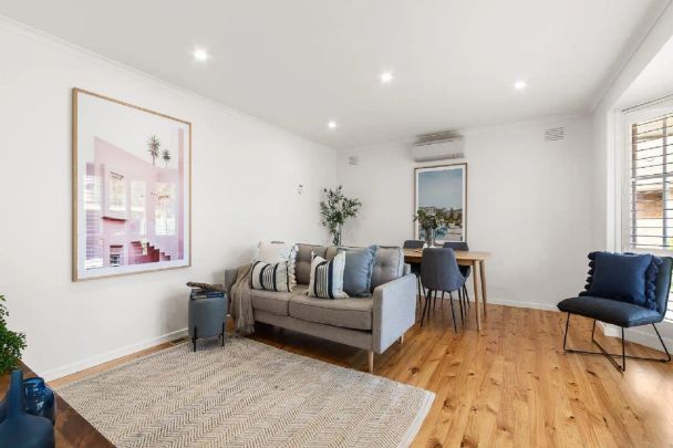 CHIC, STYLISH AND IN A PERFECT LOCATION! - Photo 1