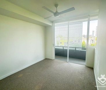 UNFURNISHED 2 BEDROOM APARTMENT IN WEST END WITH CITY VIEWS - Photo 4