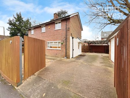 3 bedroom detached house to rent - Photo 2