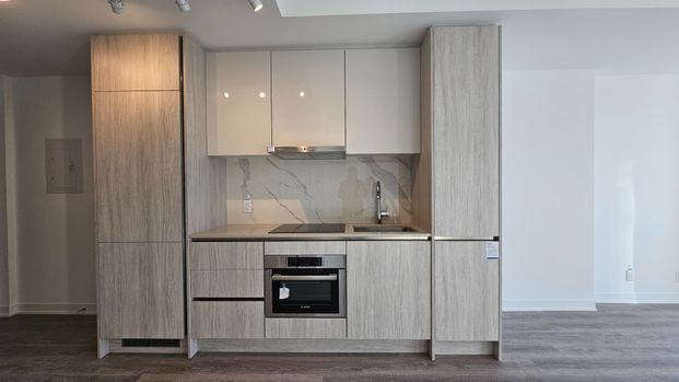 For Lease - 180 Front Street Unit# 3211, Toronto, Ontario - Photo 1