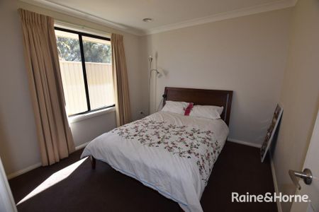 2/93 Margaret Street, Orange, NSW 2800 - Photo 4