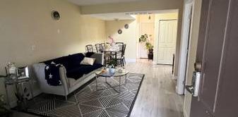 ****Walk-in 2 bedroom Suite **** - Photo 2