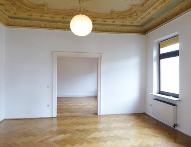 N-Maxfeld: Jugendstilwohnung (5 Zi, 3. OG m. Aufzug) EBK, Balkon, Kamin, Parkett - Foto 1