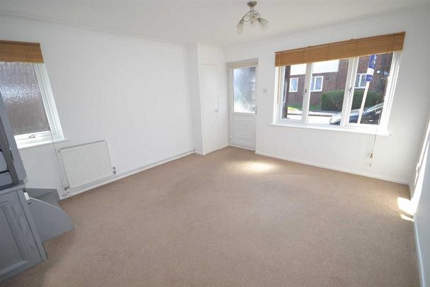 2 bedroom end of terrace house to rent - Photo 1