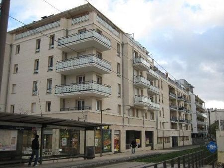 Location Appartement 3 pièces 69m² ORLEANS 45000 - Photo 3