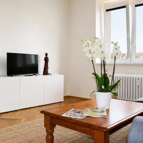 Pronájem bytu 2+1 po rekonstrukci, Vršovická 32, Praha 10 Vršovice - Fotografie 1