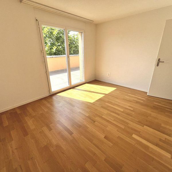 Moderne Attikawohnung mit grosser Terrasse! - Foto 1