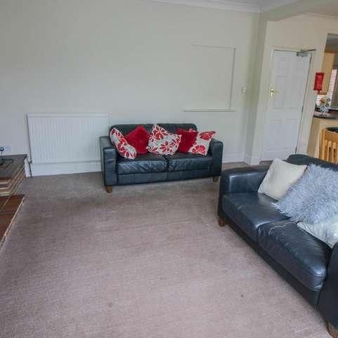 Bedroom Detached House In Winton, BH9 - Photo 1