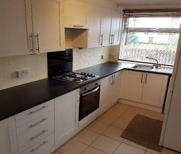 3 bedroom end of terrace house to rent - Photo 3