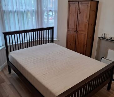 Room in a Shared House, Sheringham Avenue, E12 - Photo 2
