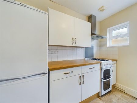 3 bedroom flat to rent - Photo 2