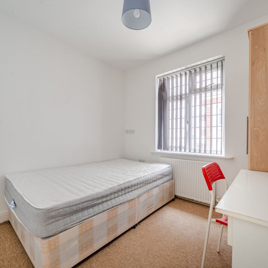4 bedroom terraced bungalow to rent - Photo 1