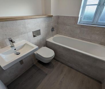 4 bedroom semi-detached house to rent - Photo 6