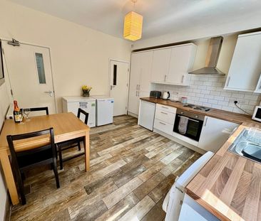 5 Bed Terraced House, Pomona St, S11 - Photo 2