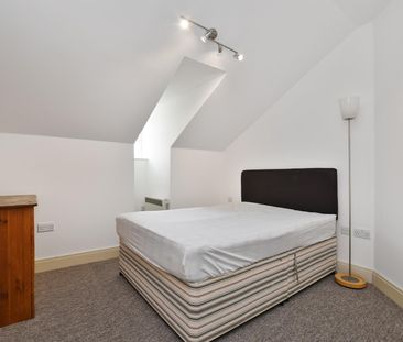 Beaumont Drive, Worcester Park - Photo 3