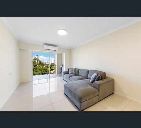 8 Waverley Street, Southport, Qld 4215 - Photo 2