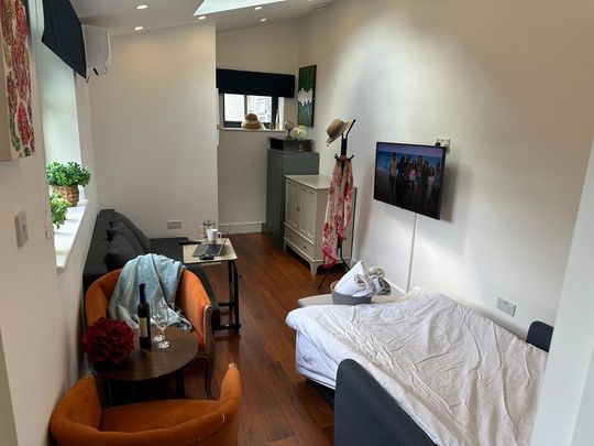 Studio to rent - Photo 1