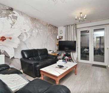 2 bedroom end of terrace house to rent - Photo 2