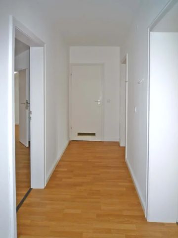 2-Zi.-DG-Wohnung mit Wohnküche + EBK und Balkon in D-dorf-Lohausen! - Photo 5