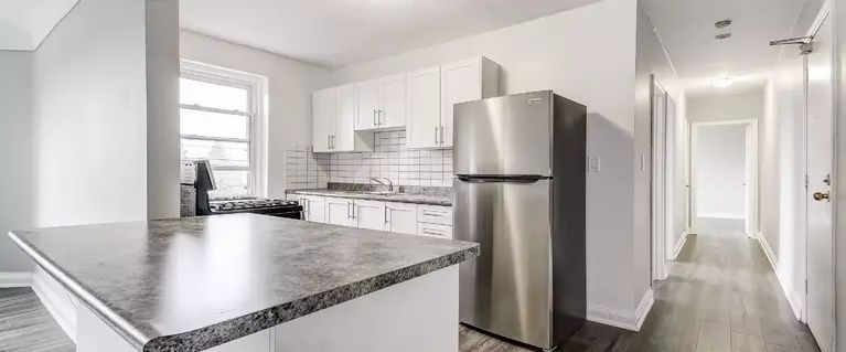 1 MONTH FREE - Fully renovated 2 bedroom on the brow of the escarpment with ALL utilities included | 385 Concession Street, Hamilton - Photo 1