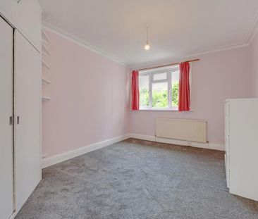 4 bedroom semi-detached house to rent - Photo 6