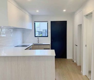 Brand-New Townhouse – Modern Style and Smart Design - Photo 3