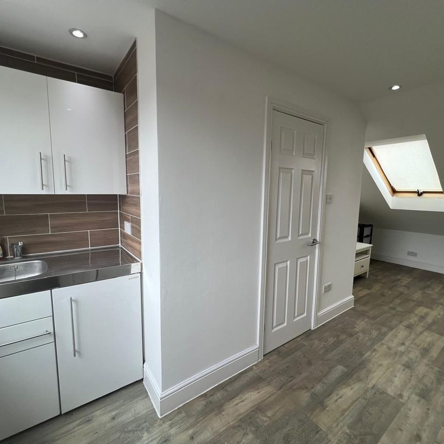 Bedsit, Oval Road, CR0 - Photo 1