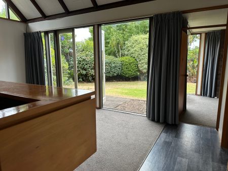 Character 1 bedroom townhouse - Photo 3